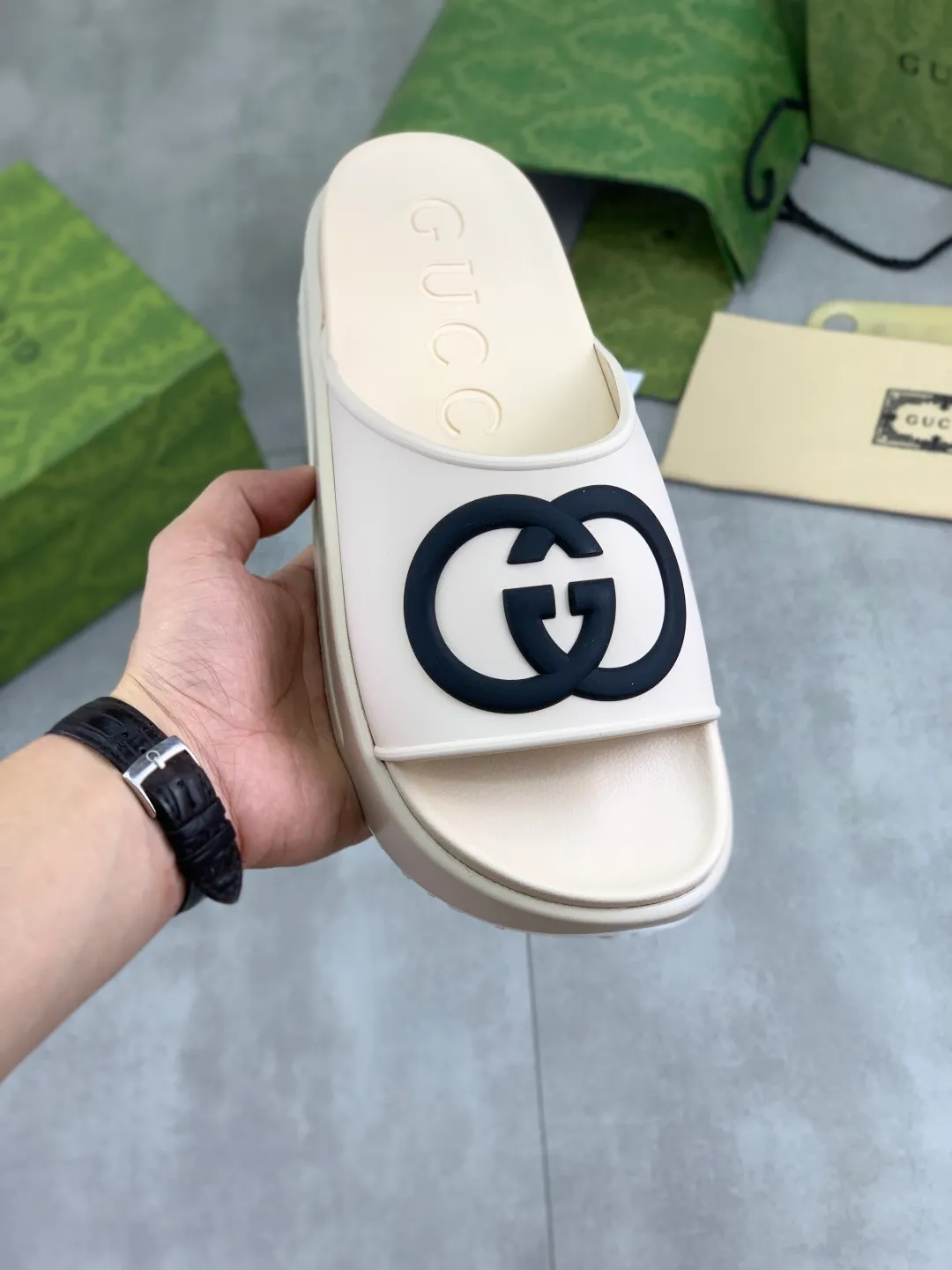 Men's Men's Shoes 💰P300💰[New Style] High Version 🎁🎁🎁 GUCCI New Year of the Snake casual slippers, original official website, perfect workmanship, transmitting a kind of noble luxury, sublimating its definition of luxury in Gucci's high-end extraordinary craftsmanship. Original Gucci double G combination outsole, code number: 35-46, complete package